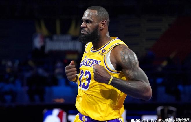 詹姆斯连续十五场比赛得分超过反败为胜，美国队不断突破！(nba詹姆斯队获胜)